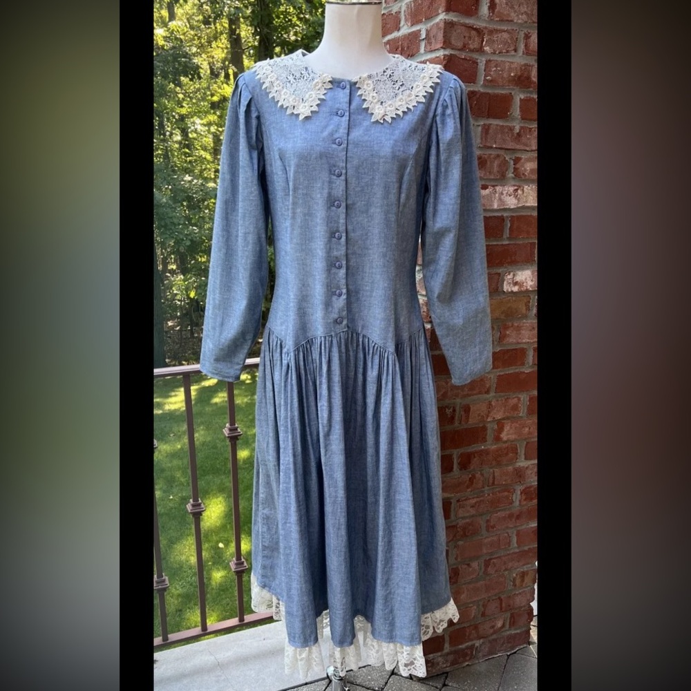 ✨GUNNE SAX Vtg 80’s Chambray Blue White Lace Bib Trim Puff Sleeve Prairie Dress